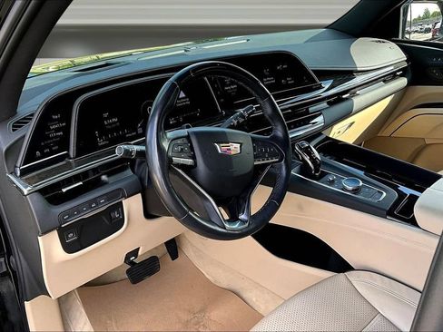 Certified 2023 Cadillac Escalade Premium Luxury w/ LPO, Floor Liner Package AWD/4WD image 17