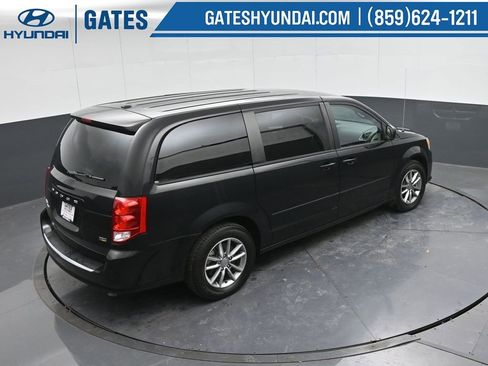 Used 2016 Dodge Grand Caravan SE image 38