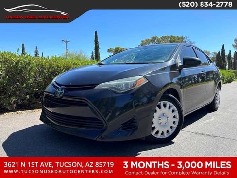 Used 2018 Toyota Corolla LE image 1