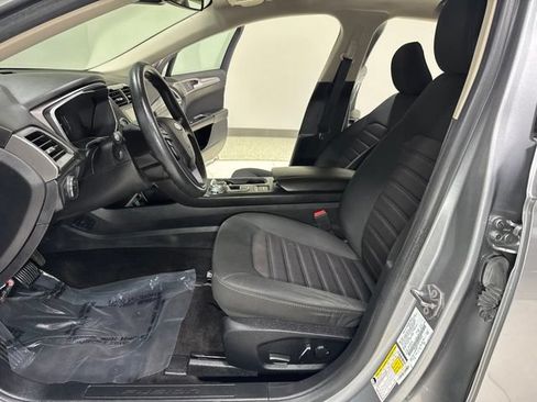 Used 2020 Ford Fusion SE FWD image 12