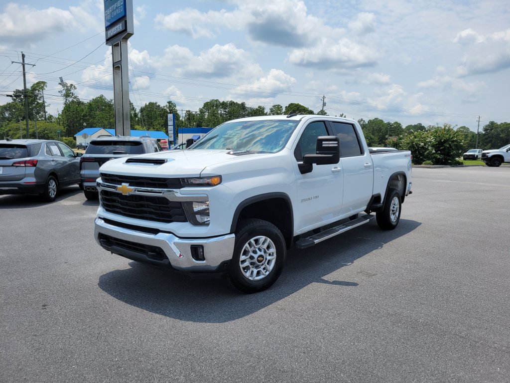 Used 2025 Chevrolet Silverado 2500 LT w/ Convenience Package AWD/4WD image 2