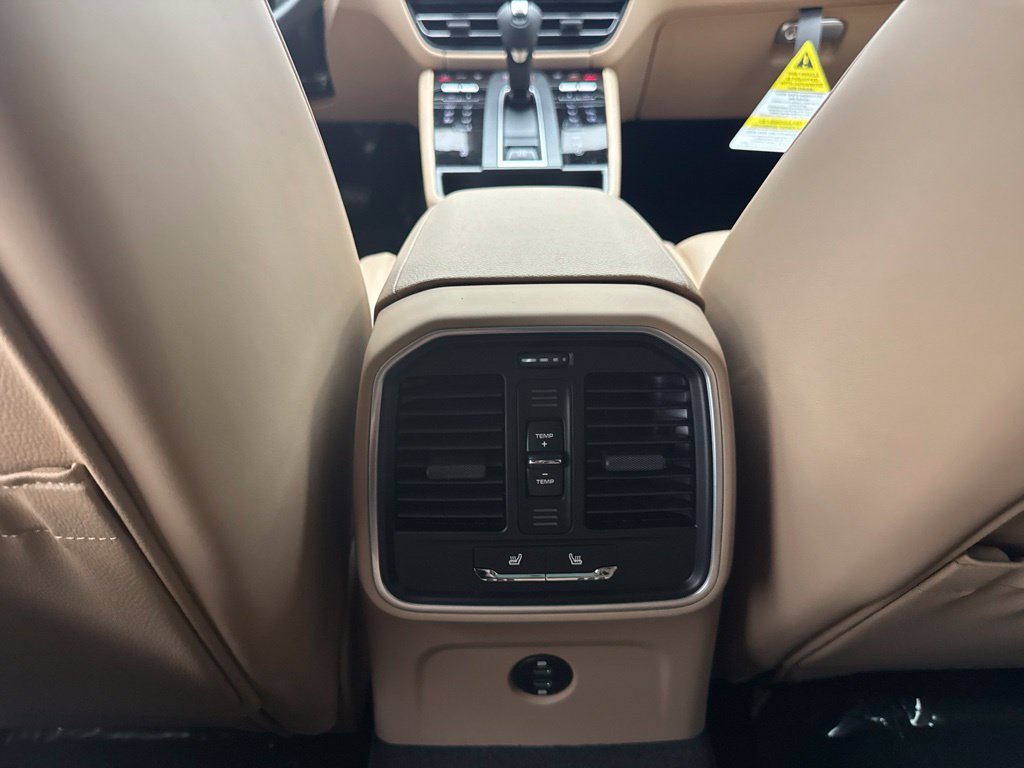 Used 2026 Porsche Macan AWD/4WD image 10
