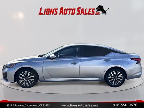 Used 2023 Nissan Altima 2.5 SV FWD image 8