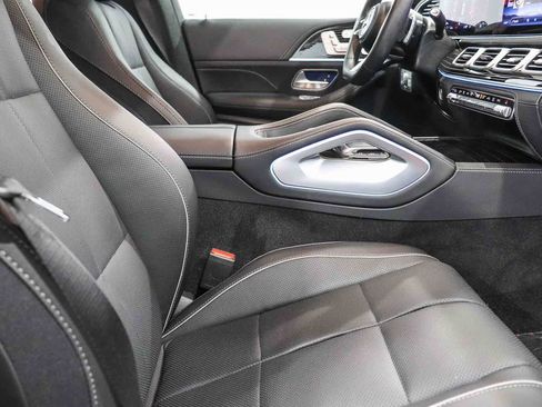 Used 2024 Mercedes-Benz GLS 580 4MATIC image 17