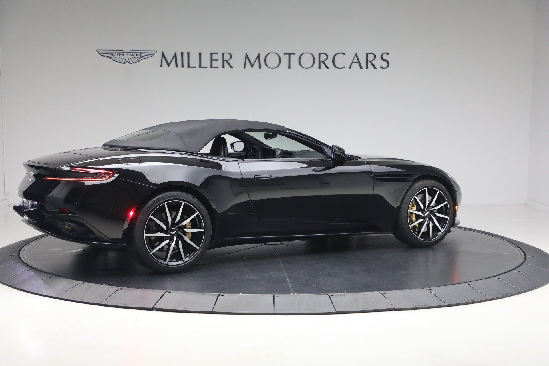 Used 2020 Aston Martin DB11 Volante RWD image 10