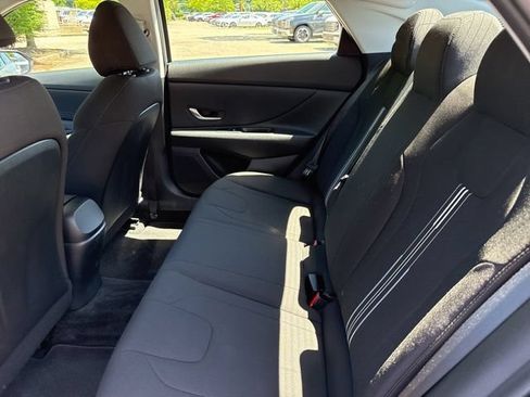 Used 2023 Hyundai Elantra SEL w/ Convenience Package FWD image 21