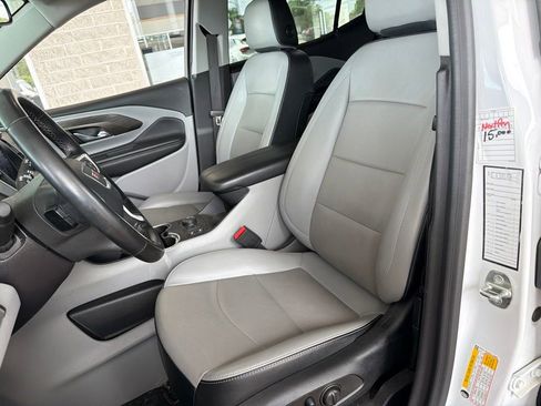 Used 2024 GMC Terrain SLT FWD image 15