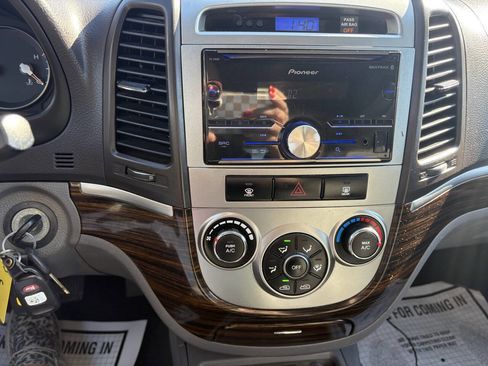 Used 2011 Hyundai Santa Fe GLS image 25