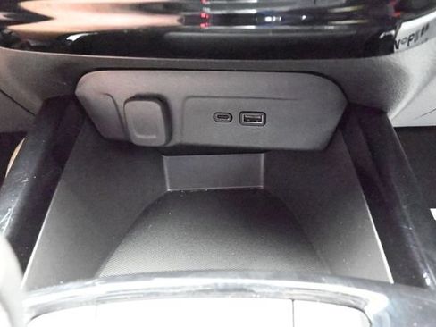 Used 2025 Chevrolet Trax RS w/ Driver Confidence Package FWD image 40