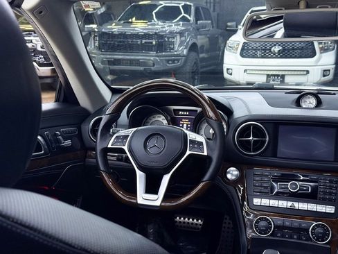 Used 2013 Mercedes-Benz SL 550 w/ Premium Pkg image 15