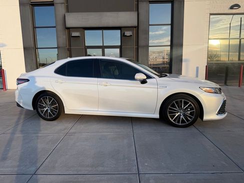 Used 2021 Toyota Camry XLE w/ Navigation Upgrade Package FWD image 2
