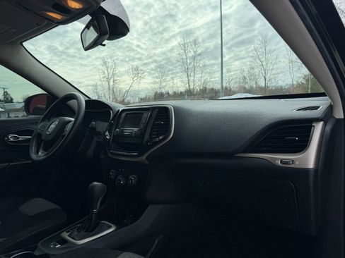 Used 2014 Jeep Cherokee Sport image 20