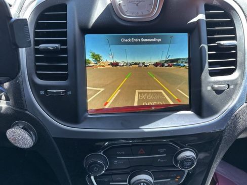 Used 2022 Chrysler 300 Touring L w/ Comfort Group RWD image 9