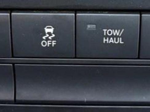 Used 2018 RAM 2500 SLT w/ Luxury Group image 24