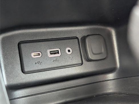 Used 2021 Chevrolet Equinox LS w/ LS Convenience Package image 18