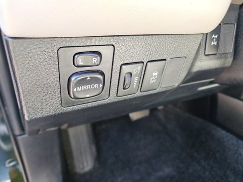 Used 2013 Toyota RAV4 XLE AWD/4WD image 23