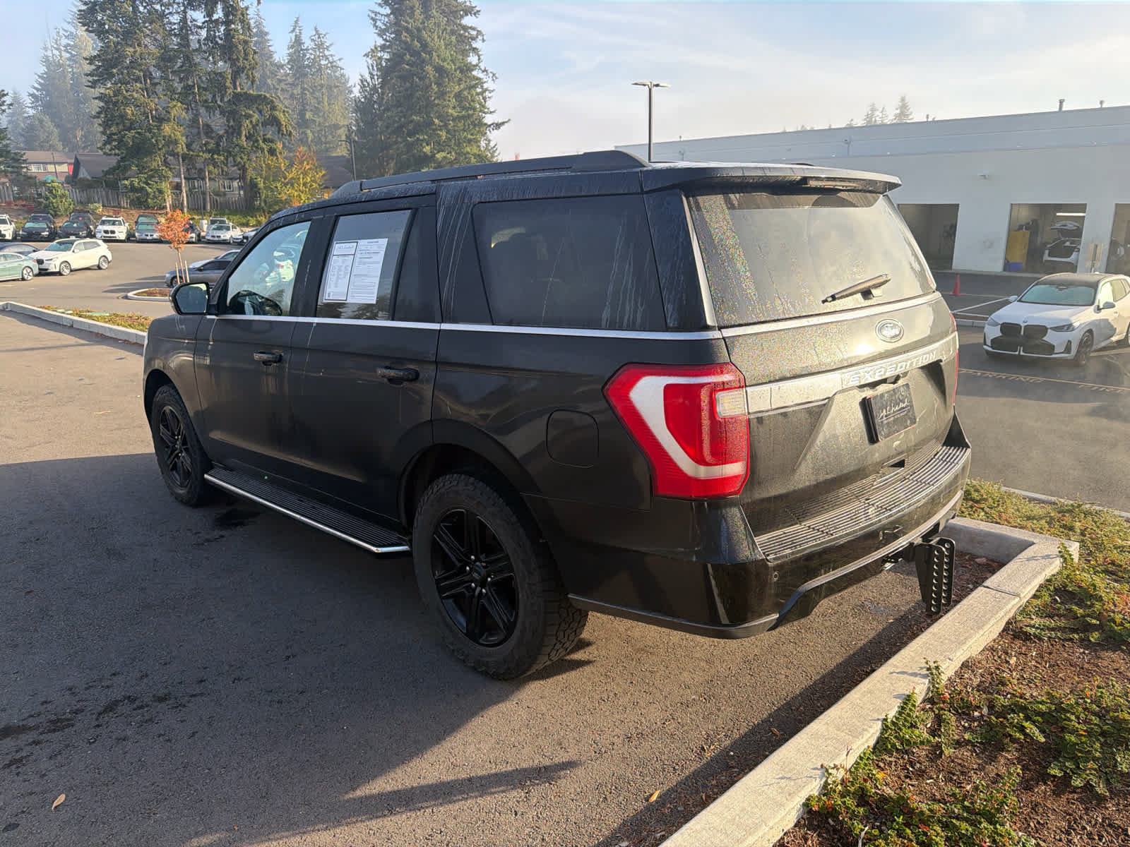 Used 2020 Ford Expedition XLT w/ Equipment Group 202A AWD/4WD image 3