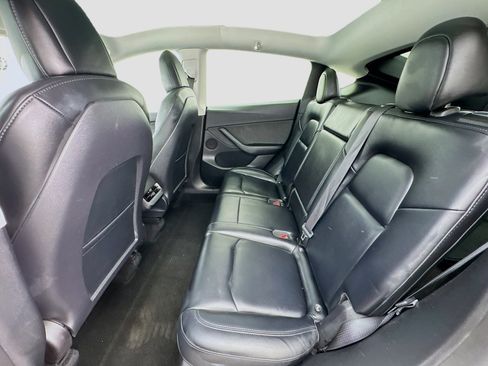 Used 2022 Tesla Model Y Performance AWD/4WD image 16