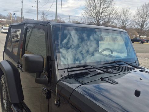 Used 2009 Jeep Wrangler X w/ Black Appearance Group AWD/4WD image 29