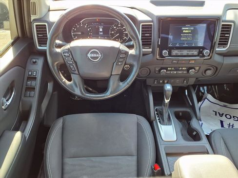Used 2024 Nissan Frontier SV w/ SV Convenience Package image 3