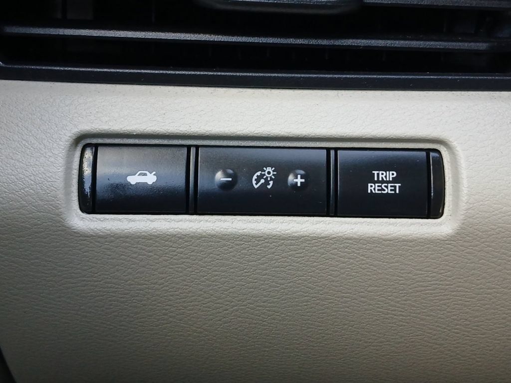 Used 2025 Nissan Altima 2.5 SV FWD image 12