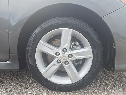 Used 2012 Toyota Camry image 27