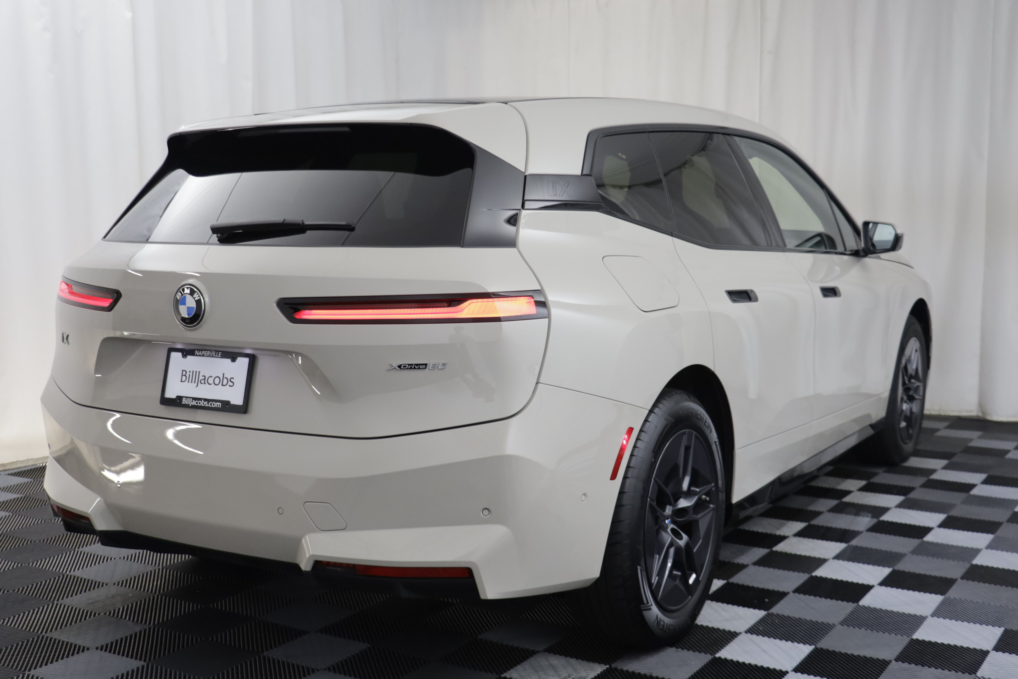 Used 2026 BMW iX xDrive60 AWD/4WD image 16