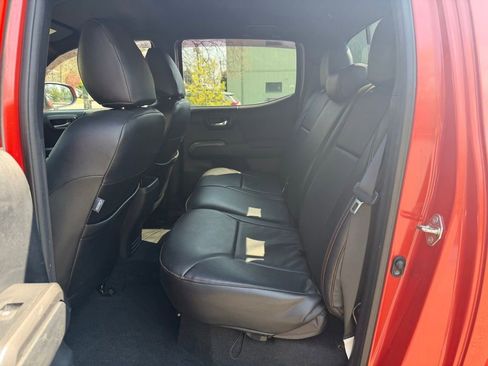 Used 2018 Toyota Tacoma TRD Sport AWD/4WD image 23