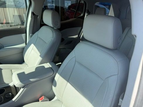 Used 2017 GMC Acadia SLT FWD image 11