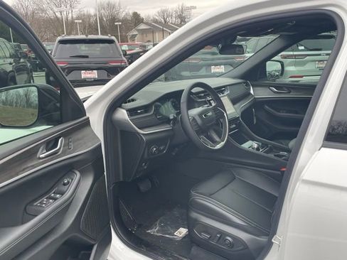 New 2025 Jeep Grand Cherokee L Limited image 15