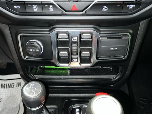 Used 2022 Jeep Wrangler Unlimited Sport AWD/4WD image 25