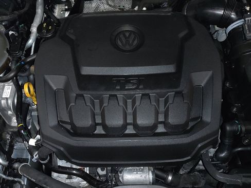 Used 2020 Volkswagen Tiguan S image 30