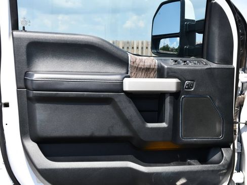 Used 2019 Ford F250 Lariat w/ Lariat Value Package AWD/4WD image 12