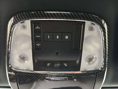 Used 2021 Jeep Grand Cherokee Altitude AWD/4WD image 32