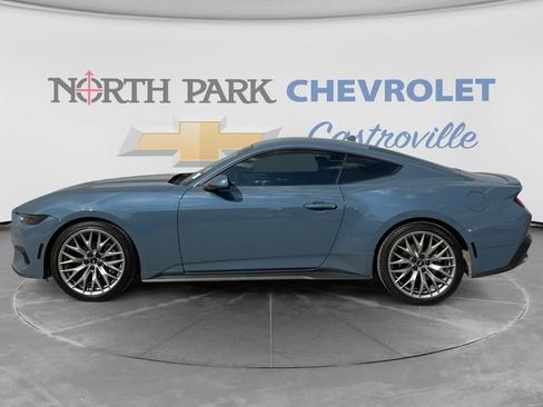 Used 2025 Ford Mustang Premium RWD image 6