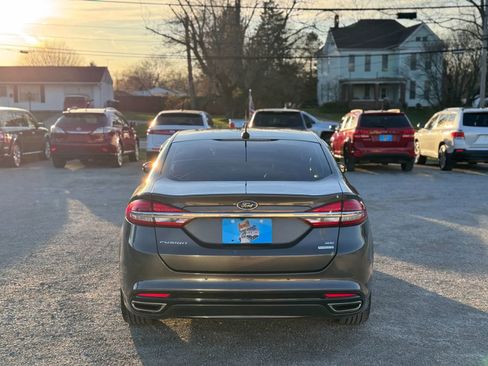 Used 2017 Ford Fusion SE w/ Fusion SE Technology Package FWD image 6