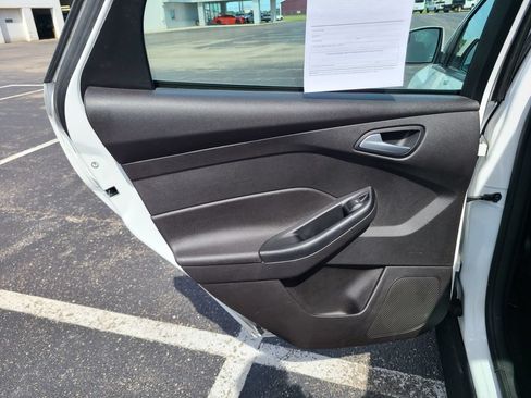 Used 2017 Ford Focus SE FWD image 16