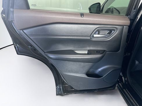 Used 2023 Nissan Rogue SV w/ SV Premium B Package image 27