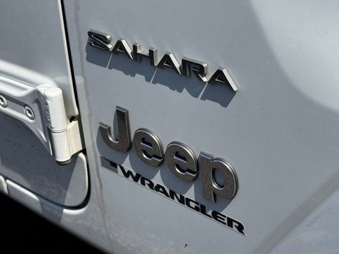 Used 2023 Jeep Wrangler Unlimited Sahara AWD/4WD image 4
