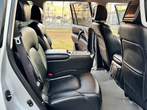 Used 2016 INFINITI QX80 Luxe w/ 22" Wheel Package image 12