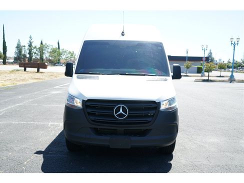 Used 2021 Mercedes-Benz Sprinter 2500 image 8