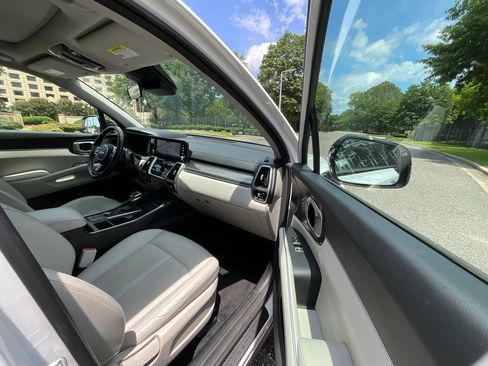 Used 2023 Kia Sorento S w/ Panoramic Sunroof Package FWD image 18