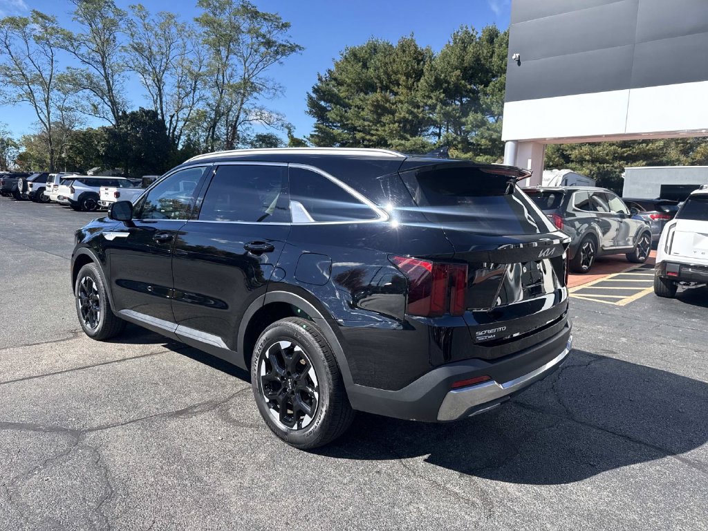 Used 2025 Kia Sorento S AWD/4WD image 3