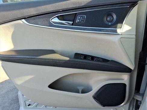 Used 2020 Lincoln Nautilus Reserve image 21