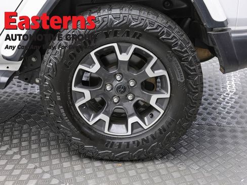 Used 2024 Jeep Wrangler Unlimited Sahara w/ Dual Top Group AWD/4WD image 8