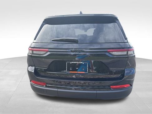 New 2025 Jeep Grand Cherokee Altitude AWD/4WD image 4