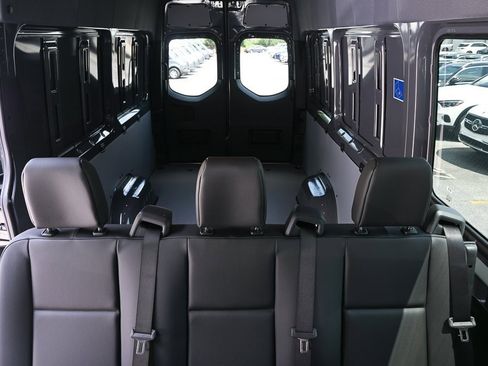 Used 2025 Mercedes-Benz Sprinter 2500 image 17