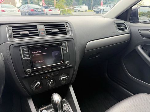 Used 2018 Volkswagen Jetta SE FWD image 13