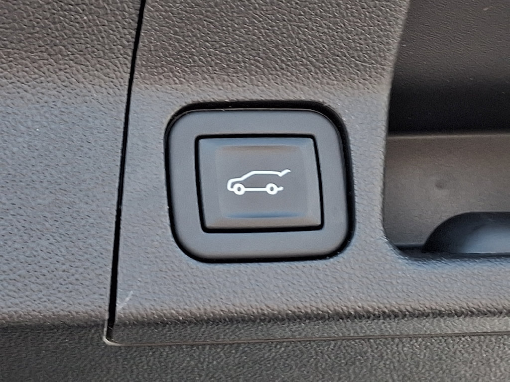 Used 2023 GMC Acadia SLE w/ Driver Convenience Package FWD image 29