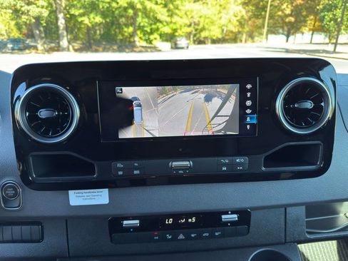 Used 2023 Mercedes-Benz Sprinter 2500 image 18